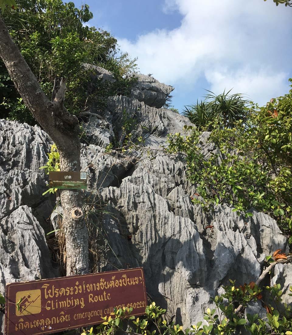 plaque in Ang Thong