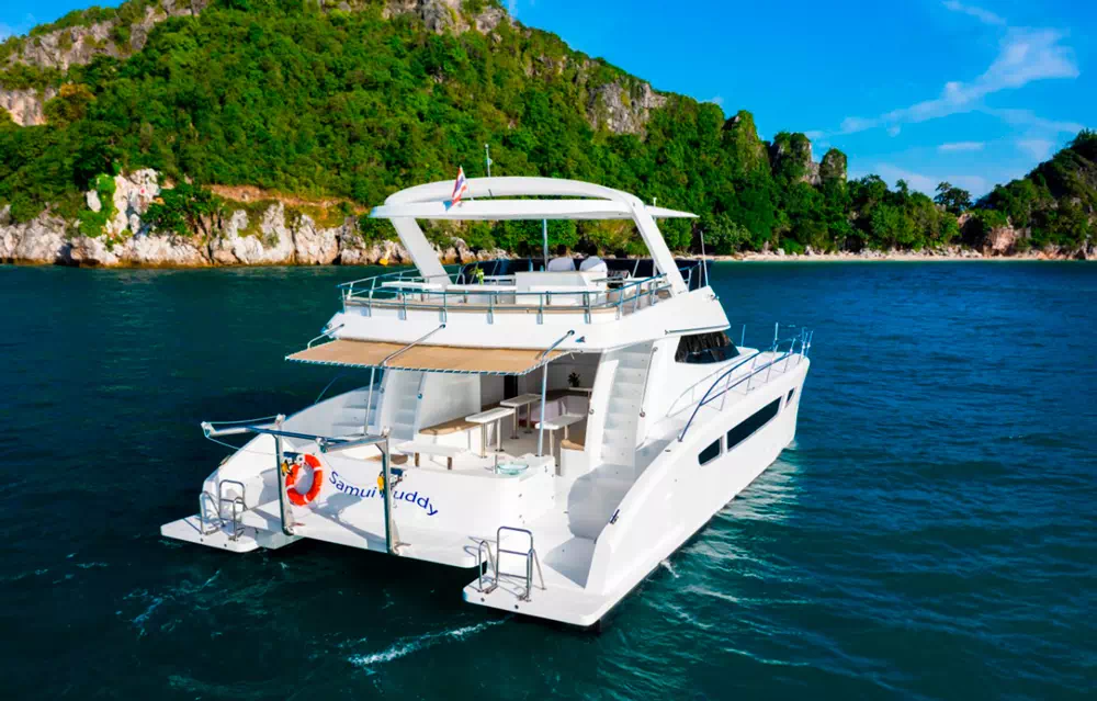 Samui Buddy catamaran - deck view with guests