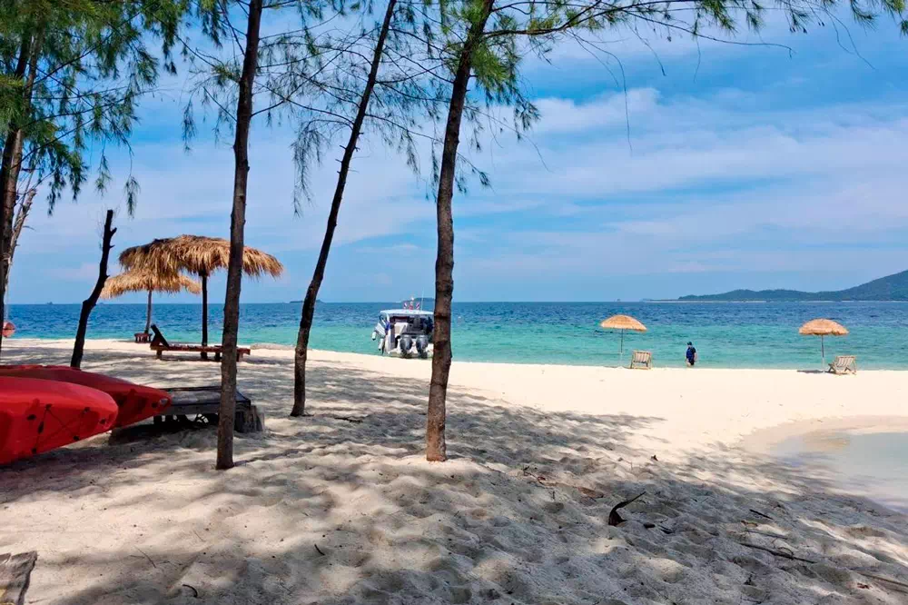 Koh Madsum, Koh Rap, and Koh Tan from Samui view 5