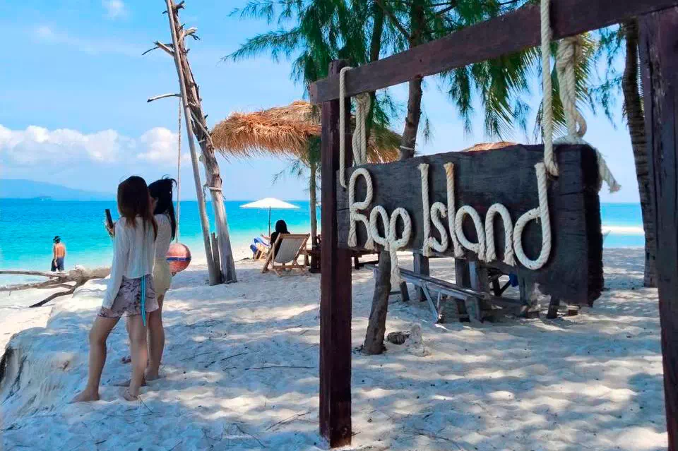 Koh Rap, Koh Tan and Koh Madsum view 1