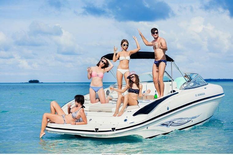 Rent speeboat Rinker Captiva 246 on Koh Samui view 3