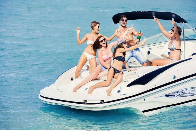 Rent speeboat Rinker Captiva 246 on Koh Samui view 4