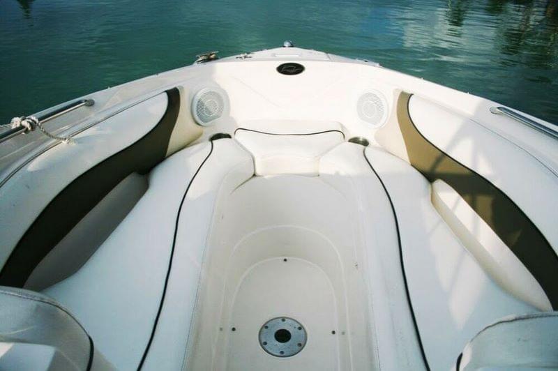 Rent speeboat Rinker Captiva 246 on Koh Samui view 7