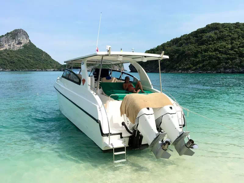 Snorkeling at Koh Tan coral reef - Ruby 38 speedboat Koh Samui