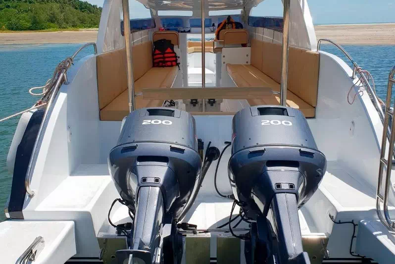 Sealux 38 speedboat - Angthong Marine Park tour Koh Samui