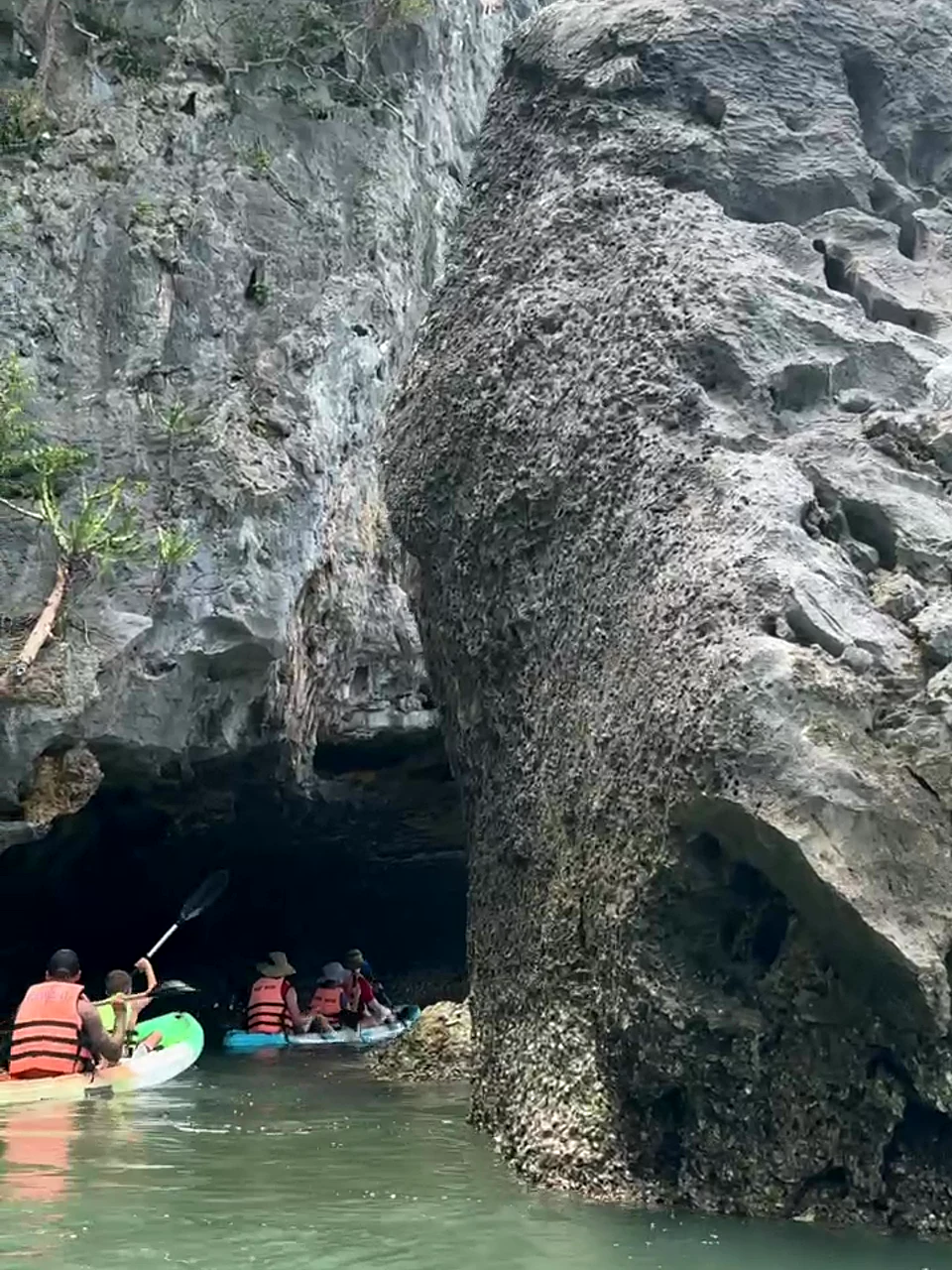 Kayaking in Angthong