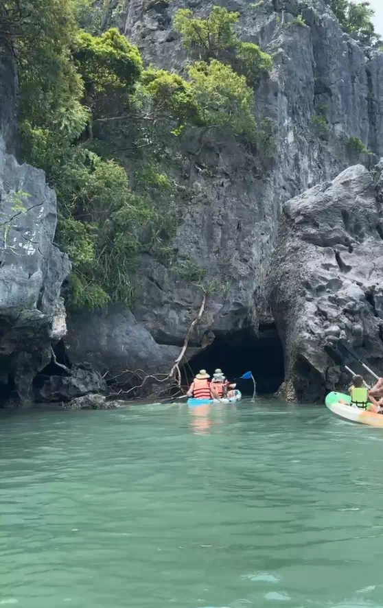 Kayaking in Angthong